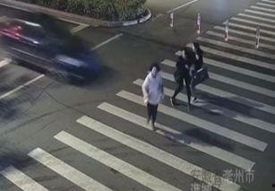 女子吃瓜上路被撞身亡视频