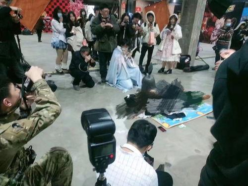 漫展现场吃瓜视频,吃瓜群众围观精彩瞬间
